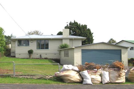 Photo of property in 5 Harding Avenue, Te Atatu South, Auckland, 0610