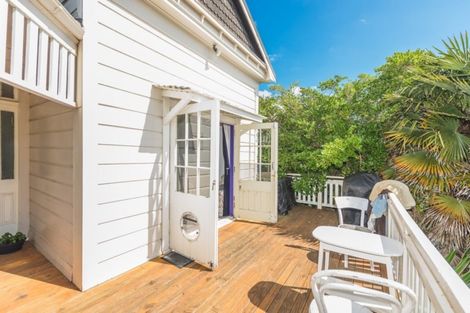 Photo of property in 64 Hipango Terrace, Durie Hill, Whanganui, 4500