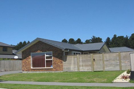 Photo of property in 4 Hoihere Place, Parklands, Christchurch, 8083