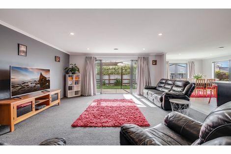 Photo of property in 17 Buckleys Road, Rangiora, 7400