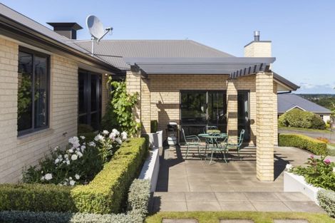 Photo of property in 25 Highcrest Heights, Westmorland, Christchurch, 8025