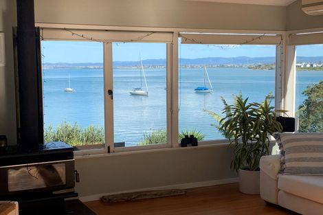 Photo of property in 122 Aeroview Drive, Beach Haven, Auckland, 0626