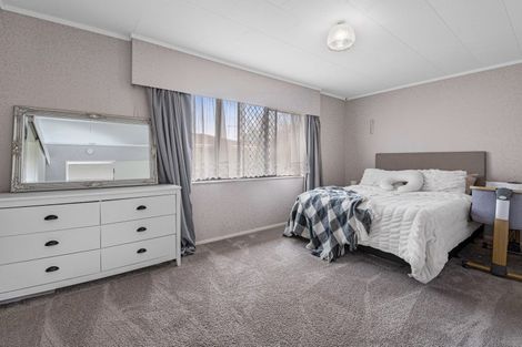 Photo of property in 10 Gemini Place, Kawaha Point, Rotorua, 3010