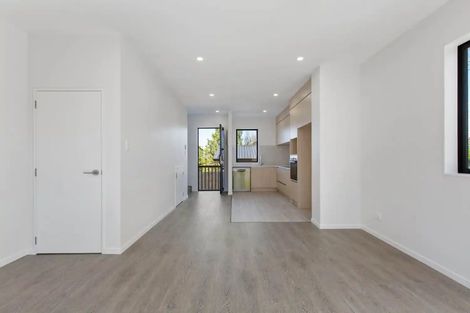 Photo of property in 24e Lincoln Park Avenue, Massey, Auckland, 0614