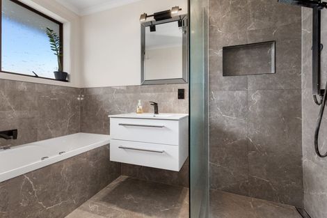 Photo of property in 11 Matipo Place, Edgecumbe, 3120