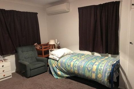 Photo of property in 21 Featherston Street, Takaro, Palmerston North, 4412