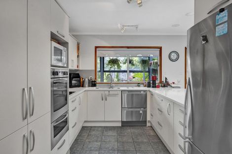 Photo of property in 6 Argyle Place, Highlands Park, New Plymouth, 4312