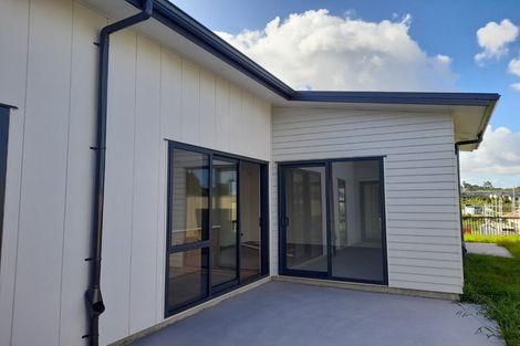 Photo of property in 10 Kenehi Road, Karaka, 2124