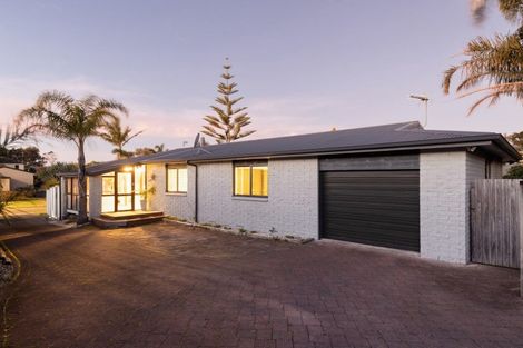 Photo of property in 132a Dickson Road, Papamoa Beach, Papamoa, 3118