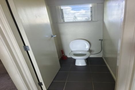 Photo of property in 1/3 Sunset Road, Totara Vale, Auckland, 0632