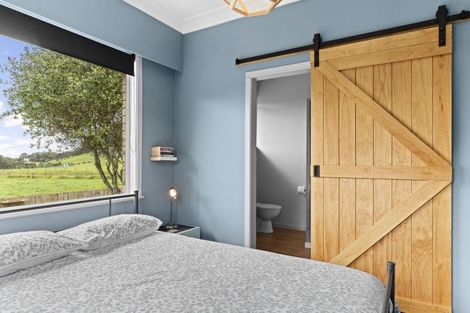 Photo of property in 1606 South Road, Tataraimaka, New Plymouth, 4374