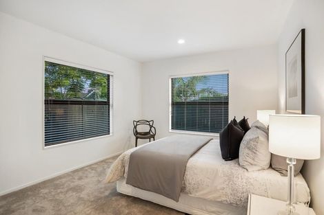 Photo of property in 158b East Coast Road, Forrest Hill, Auckland, 0620