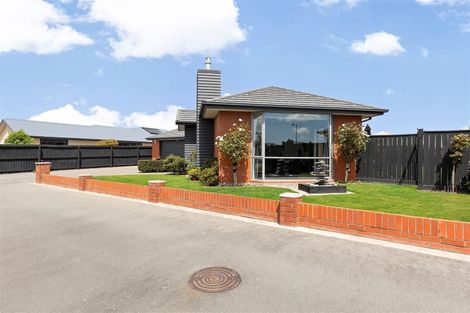 Photo of property in 8 Glen Kerran Close, Broomfield, Christchurch, 8042