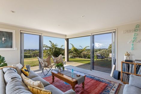 Photo of property in 33 Veale Road, Frankleigh Park, New Plymouth, 4371