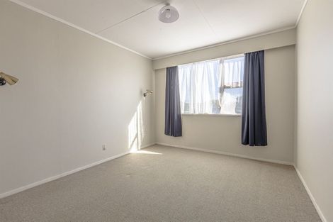 Photo of property in 16 Dunk Place, Milson, Palmerston North, 4414