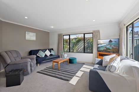 Photo of property in 7 Quadrant Heights, Paraparaumu, 5032