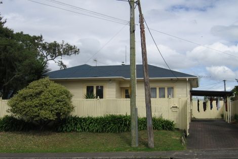 Photo of property in 217 Beach Haven Road, Beach Haven, Auckland, 0626