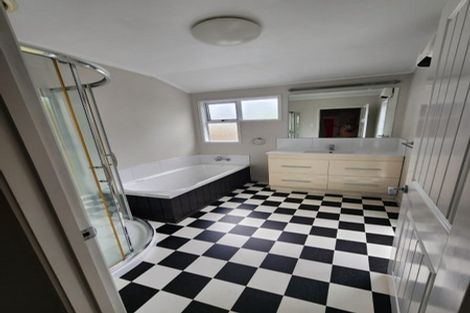 Photo of property in 9 Sackville Street, Fitzroy, New Plymouth, 4312