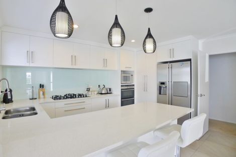 Photo of property in 4 Iwinuku Crescent, Wattle Downs, Auckland, 2103