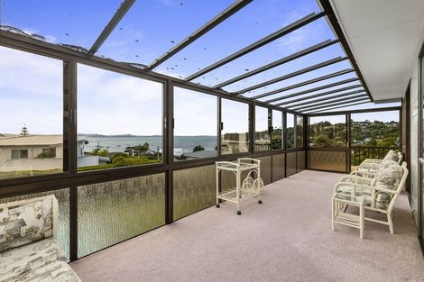 Photo of property in 4 De Luen Avenue, Tindalls Beach, Whangaparaoa, 0930