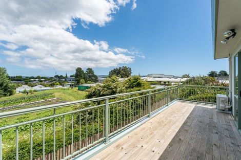 Photo of property in 33 Woodford Avenue, Henderson, Auckland, 0610