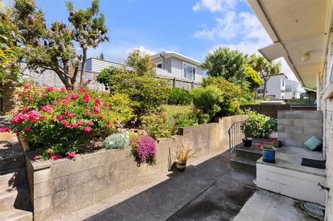 Photo of property in 2/4 Dalwhinnie Parade, Highland Park, Auckland, 2010