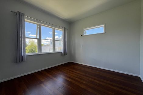 Photo of property in 64 Sylvan Crescent, Te Atatu South, Auckland, 0610