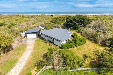 Photo of property in 32 Reay Mackay Grove, Waikawa Beach, Manakau, 5573