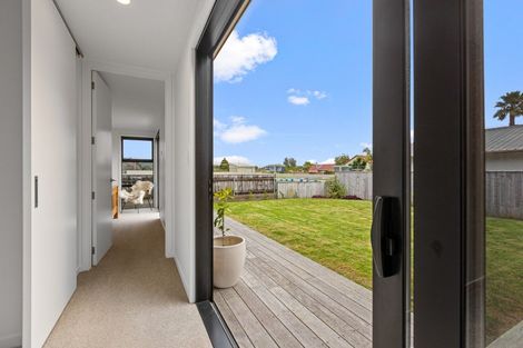 Photo of property in 1156a South Road, Oakura, 4314