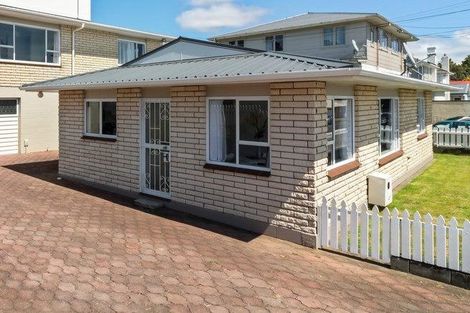 Photo of property in 21 Bulteel Street, New Plymouth, 4310