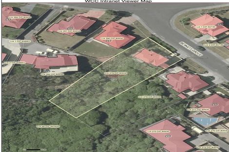 Photo of property in 4 Bennett Grove, Newlands, Wellington, 6037