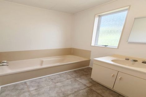 Photo of property in 1/127 Spinella Drive, Bayview, Auckland, 0629