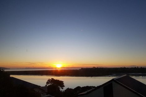 Photo of property in 17a Constable Lane, West Harbour, Auckland, 0618