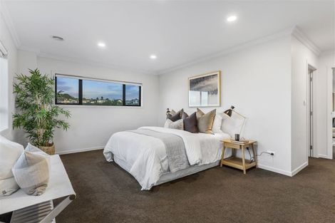 Photo of property in 16 Fernhill Way, Oteha, Auckland, 0632