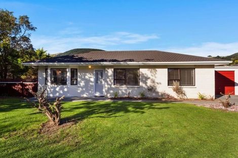 Photo of property in 16 Rossiter Street, Tawa, Wellington, 5028
