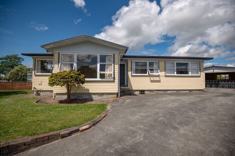 Photo of property in 28 Raglan Avenue, Cloverlea, Palmerston North, 4412