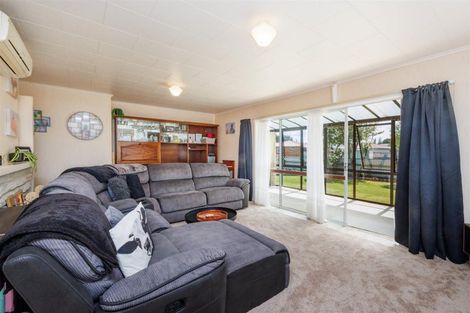 Photo of property in 2 Oaklea Avenue, Marton, 4710