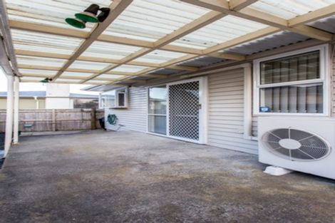 Photo of property in 118 Gloucester Road, Manurewa, Auckland, 2102