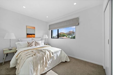 Photo of property in 1b Valron Road, Te Atatu South, Auckland, 0602