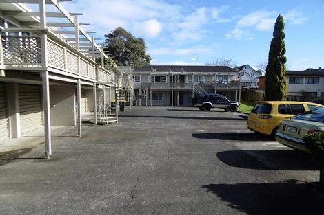 Photo of property in 170c Queen Street, Northcote Point, Auckland, 0627