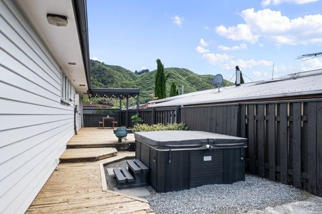 Photo of property in 4 Harvard Grove, Totara Park, Upper Hutt, 5018