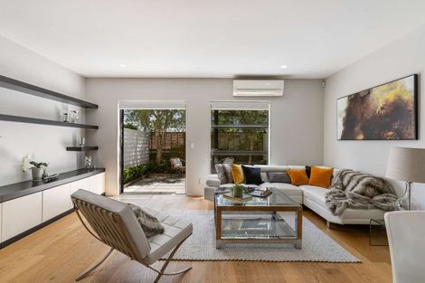 Photo of property in 2/40 Scarlet Oak Drive, Schnapper Rock, Auckland, 0632