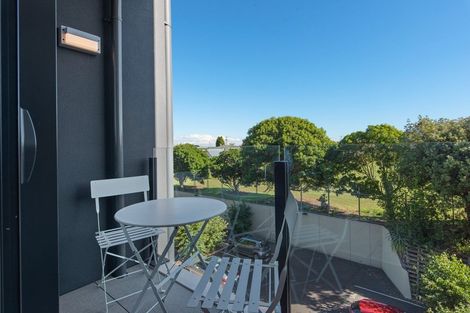 Photo of property in 8 Thompson Park Road, Mount Wellington, Auckland, 1060