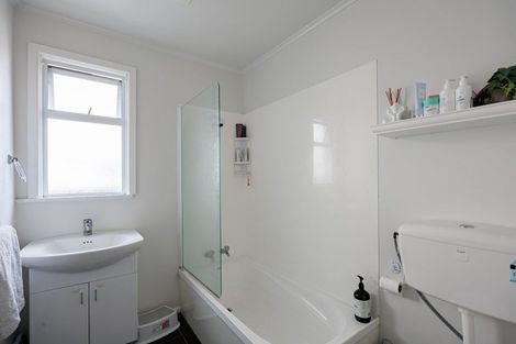 Photo of property in 3 Andrew Street, Marewa, Napier, 4110