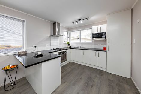 Photo of property in 11 Hinton Place, Weymouth, Auckland, 2103