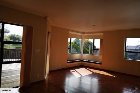 Photo of property in 48a Whiting Grove, West Harbour, Auckland, 0618