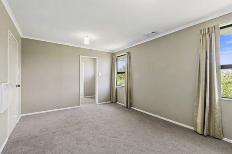 Photo of property in 37 Saunders Close, Whitby, Porirua, 5024