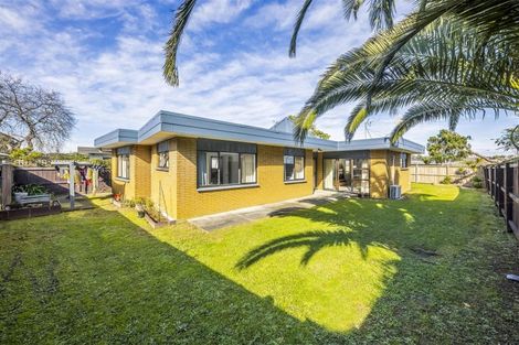 Photo of property in 2/1 Peguero Place, Totara Heights, Auckland, 2105