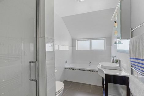 Photo of property in 90 Memorial Avenue, Ilam, Christchurch, 8053