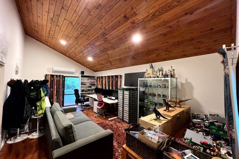 Photo of property in 4 Oystergrove Road, West Harbour, Auckland, 0618